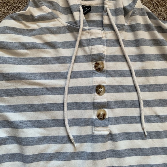 Emery Rose Pullover Women's Small Long Sleeve Shirt Gray White Stripe Hood - Picture 4 of 9